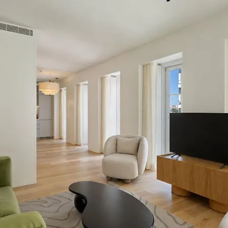 New 1-Bedroom Apartment With Botanical Garden Views In Principe Real * Lisboa